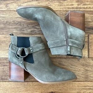 Marc Fisher View Suede Leather Block Heel Chelsea Boots Harness Detail Size 10